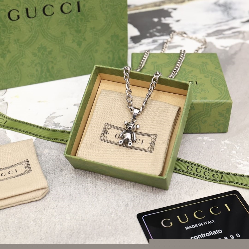 G*u*i necklaces